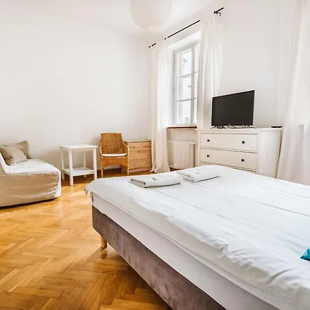 Golden Apartments- Old Town