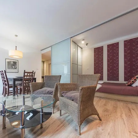 Golden Apartments- Old Town Apartment