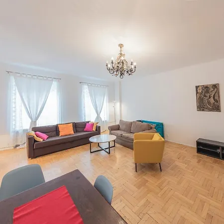 Golden Apartments- Old Town