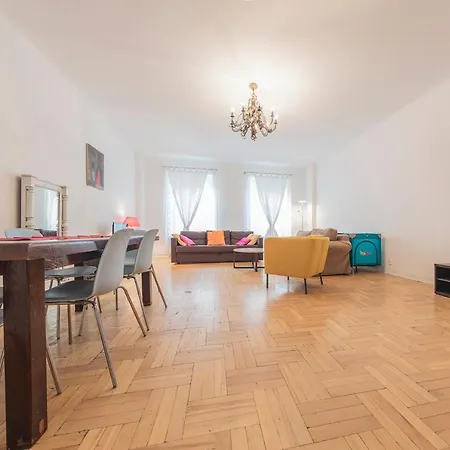 Golden Apartments- Old Town
